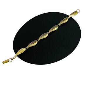 Vintage Bracelet Gold Tone Leaf Design Links 7.5 inches Dainty Fashion Jewelry